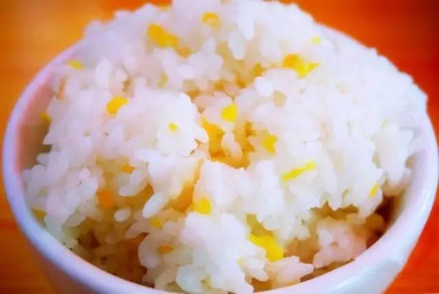 青岛10家排队到马路边的小店 有钱也未必吃上