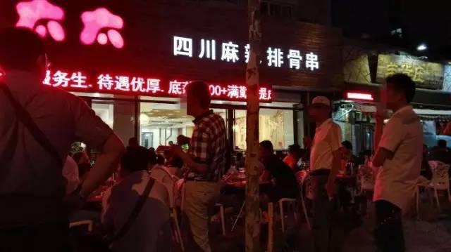 青岛10家排队到马路边的小店 有钱也未必吃上