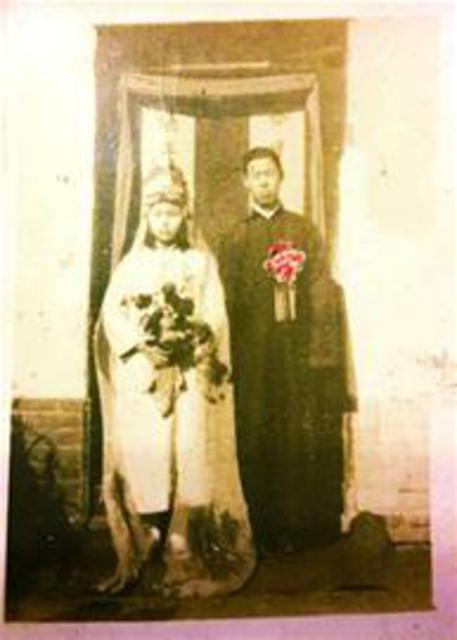 70年前婚纱照主角：姥爷将姥姥送的棉衣送人