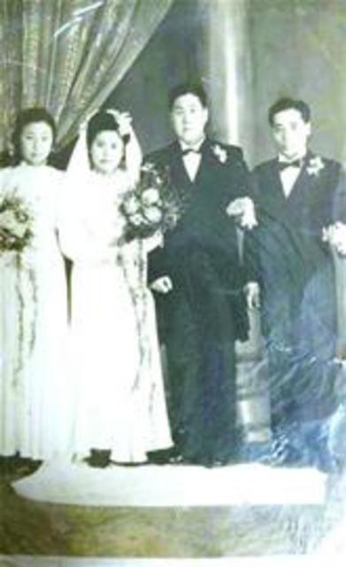 70年前婚纱照主角：姥爷将姥姥送的棉衣送人