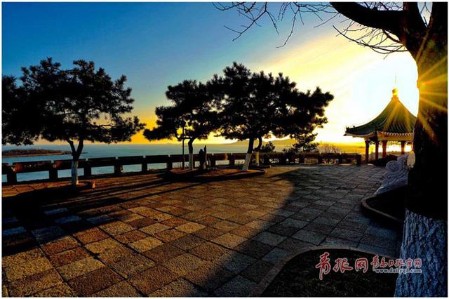 青岛这处亭阁黄昏景色如画