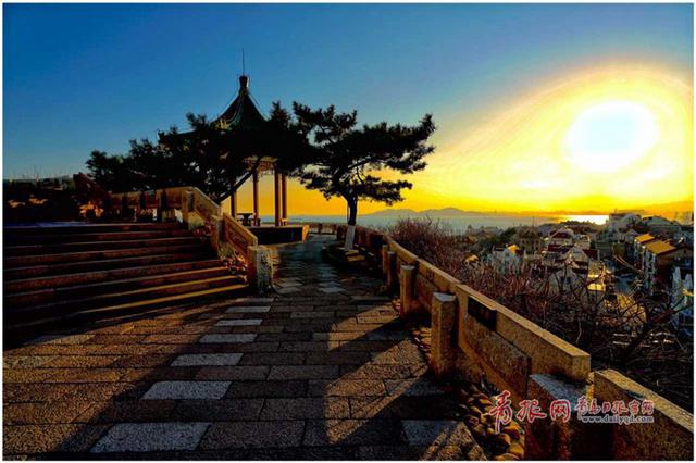青岛这处亭阁黄昏景色如画