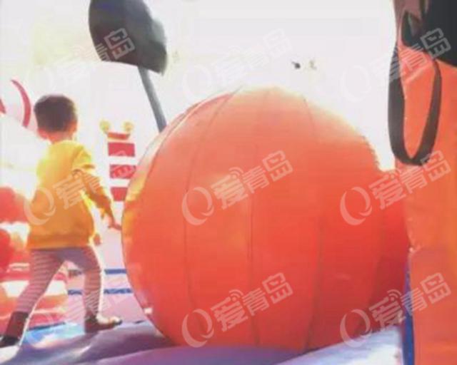 儿童充气游乐设施隐患大 气味大无护栏少监管