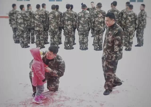 在国境西线过年的边防官兵：离家最远 离星星最近