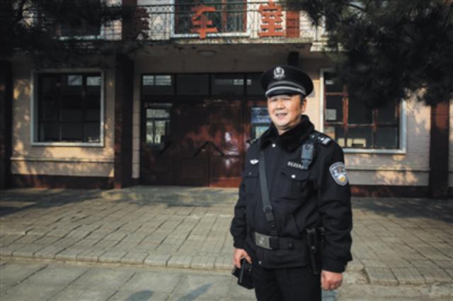 59岁铁警独自守护小站34年 迎来最后1次春运