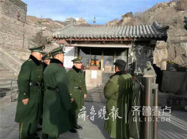 人在哪，家就在哪！青岛最美母亲赴军营陪儿过年
