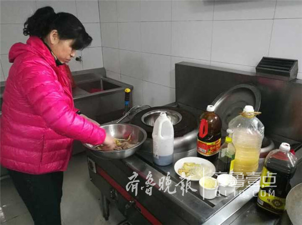 人在哪，家就在哪！青岛最美母亲赴军营陪儿过年