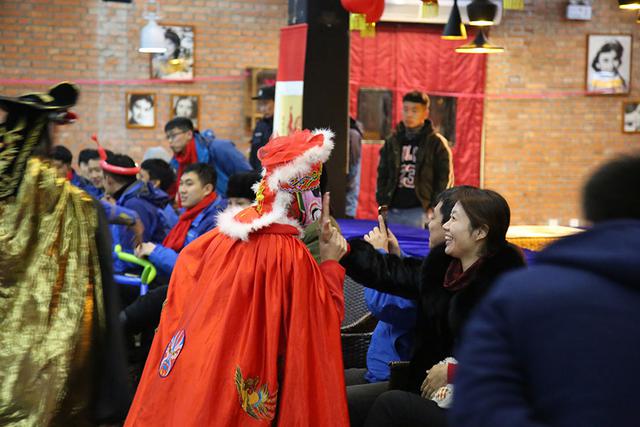 高清:青岛最大花灯节6大看点 彩蛋红包送不停