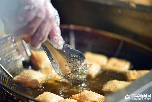 金沙滩啤酒城美食节开幕 国内外美食亮相