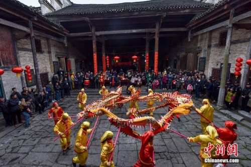 网购年货、外出旅游 年味变淡还是社会更多元