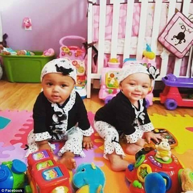 难以置信！美国双胞胎女婴遗传父母不同肤色