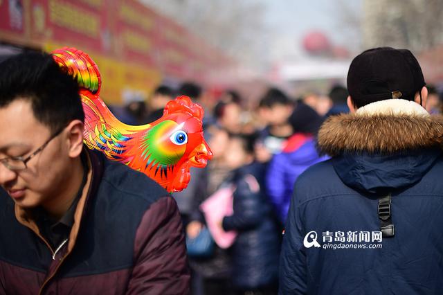 实拍糖球会的鸡年元素 鸡形发卡美美哒