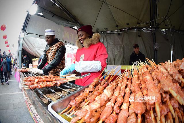 【新青年】非洲留学生可明：我在糖球会卖烤肉