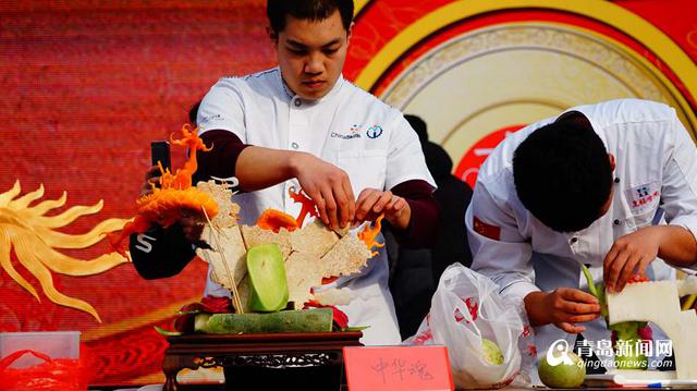 你敢信吗 这些作品都是用萝卜雕刻出来的