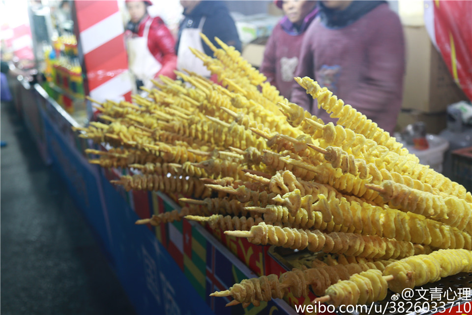 吃货的天堂！糖球会上花式美食让你大饱口福