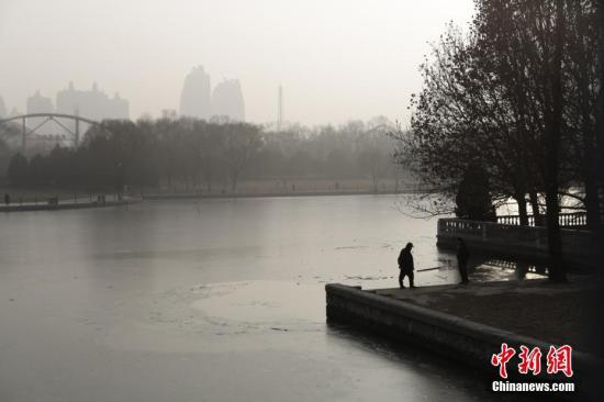 北京等大城市雾霾问题受各方关注 国土部回应