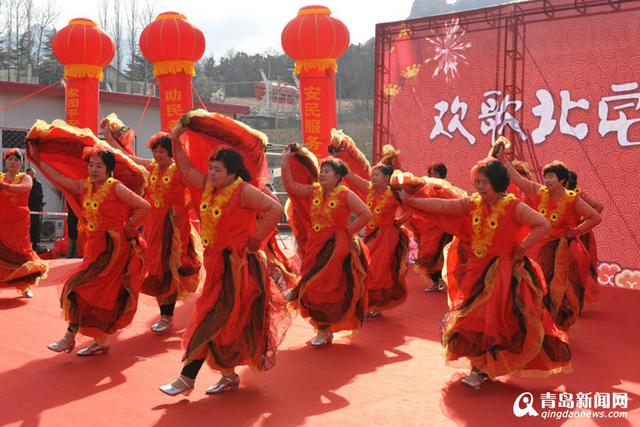 组图：传统闹元宵更带劲 高跷舞龙北宅嗨起来