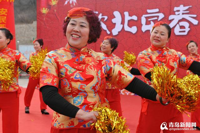 组图：传统闹元宵更带劲 高跷舞龙北宅嗨起来
