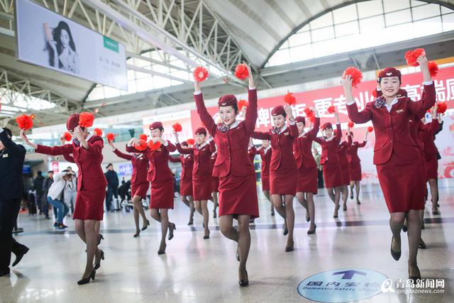 美女空姐机场上演劲歌热舞