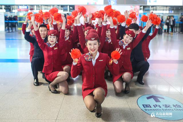 美女空姐机场上演劲歌热舞
