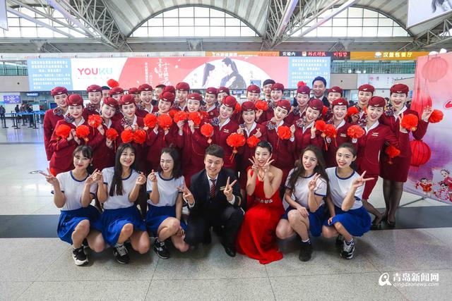 美女空姐机场上演劲歌热舞 美女空姐机场上演劲歌热舞