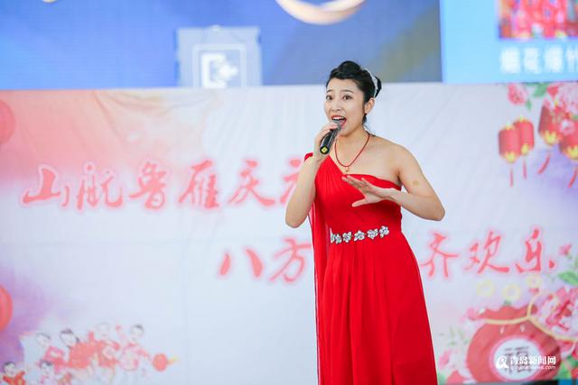 美女空姐机场上演劲歌热舞