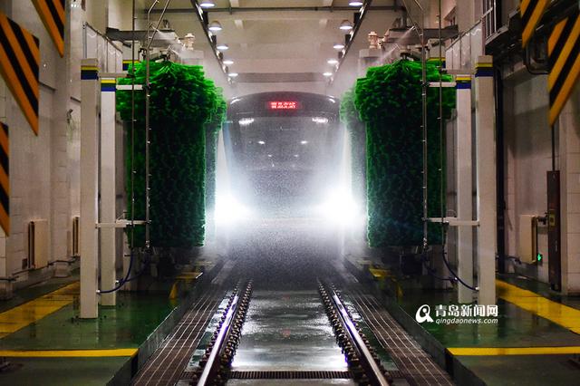 【青岛故事】地铁'搓澡工':我为3号线车辆洗澡