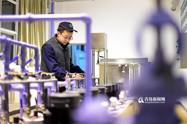 【青岛故事】地铁'搓澡工':我为3号线车辆洗澡