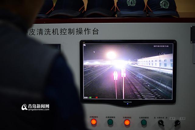 【青岛故事】地铁'搓澡工':我为3号线车辆洗澡