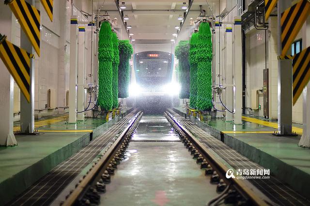 【青岛故事】地铁'搓澡工':我为3号线车辆洗澡
