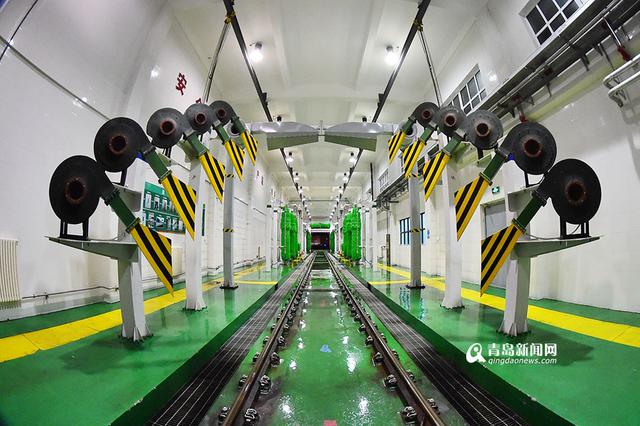 【青岛故事】地铁'搓澡工':我为3号线车辆洗澡