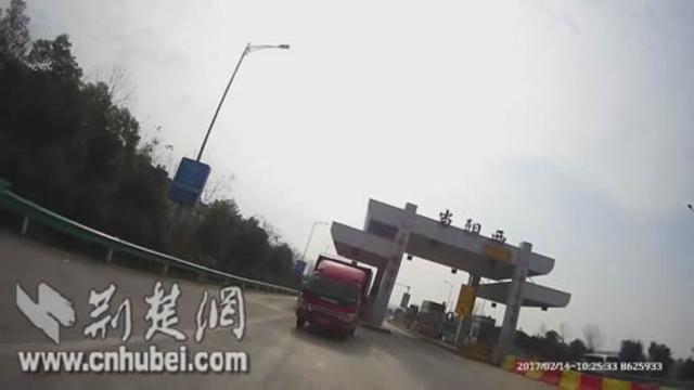 男子无证驾驶拘留所过情人节 女友：多关几天