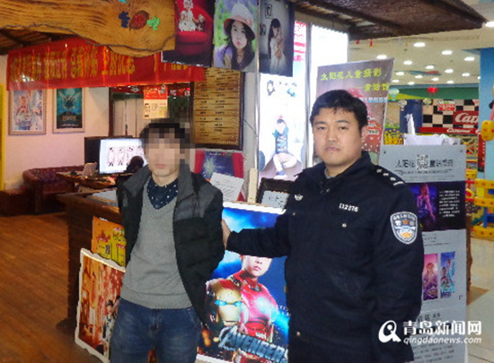 这个家长真无语 送孩子上课顺手偷了老师手机