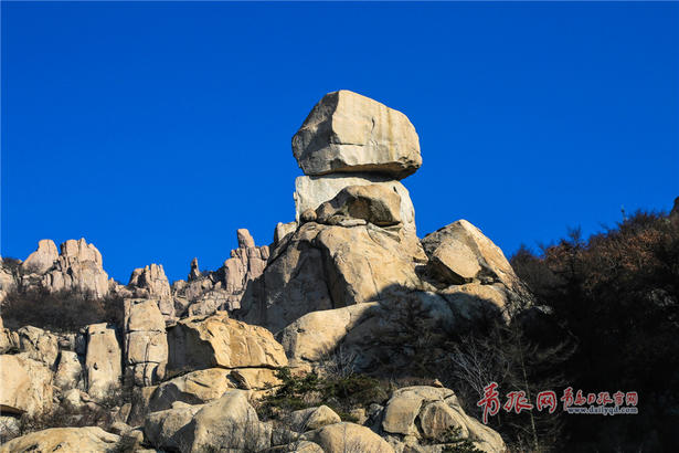 初春崂山碧空如洗 