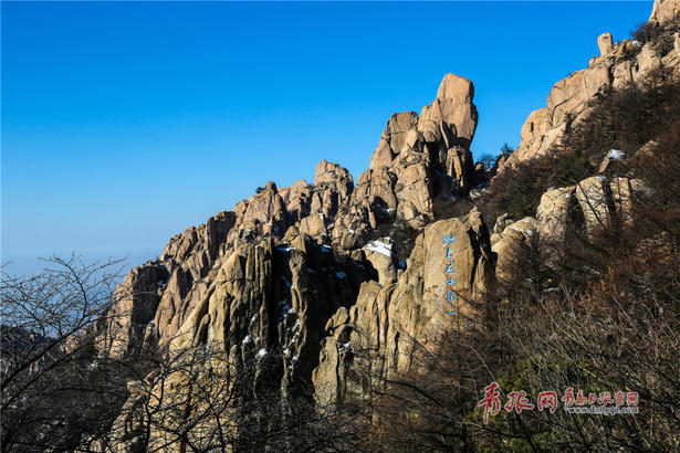 初春崂山碧空如洗 