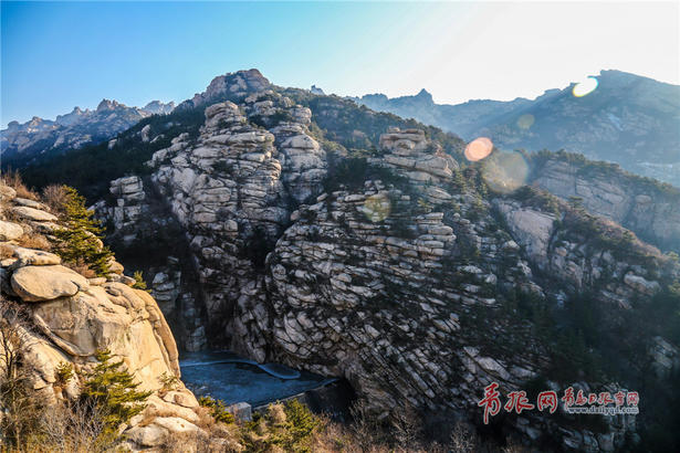 初春崂山碧空如洗 