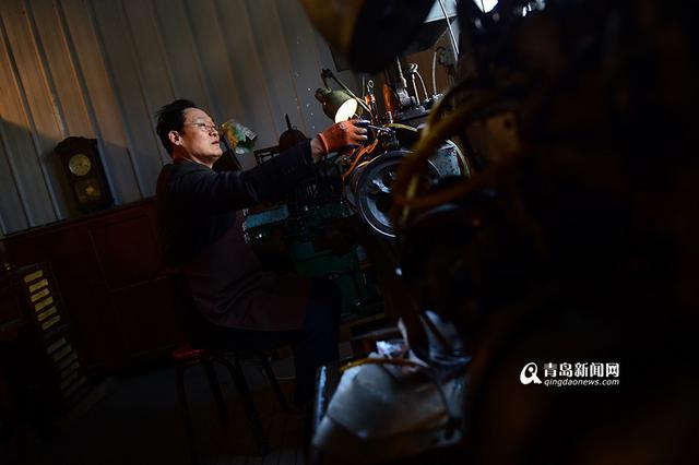 铅字印刷铸字师 3年耗掉30吨铅块