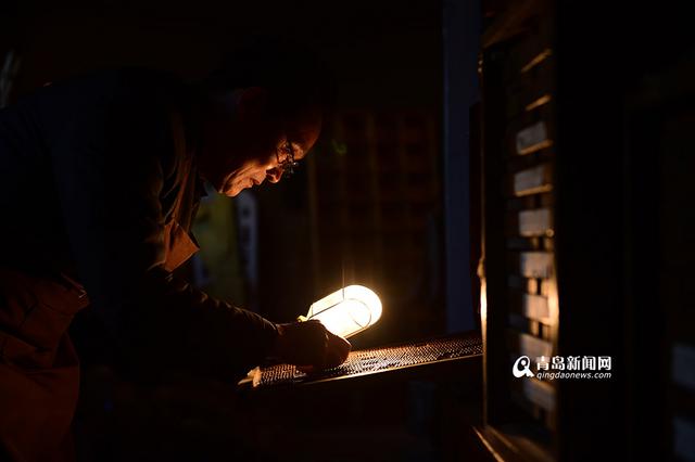 铅字印刷铸字师 3年耗掉30吨铅块