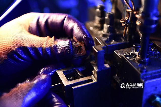 铅字印刷铸字师 3年耗掉30吨铅块