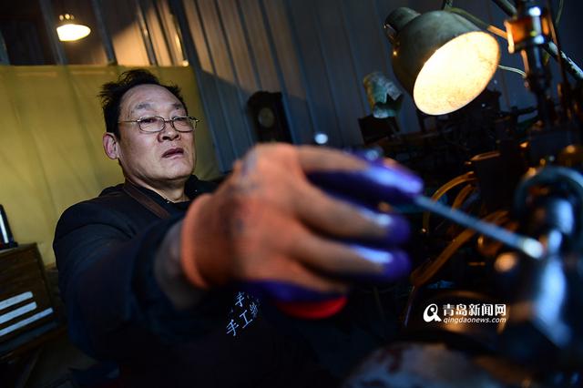 铅字印刷铸字师 3年耗掉30吨铅块