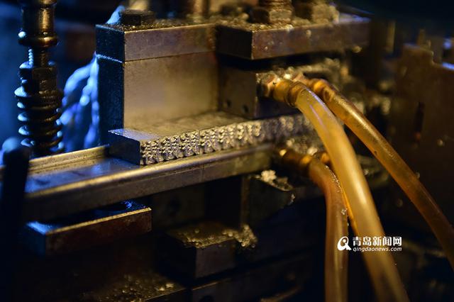 铅字印刷铸字师 3年耗掉30吨铅块