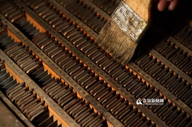 铅字印刷铸字师 3年耗掉30吨铅块