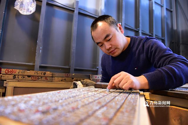 铅字印刷铸字师 3年耗掉30吨铅块