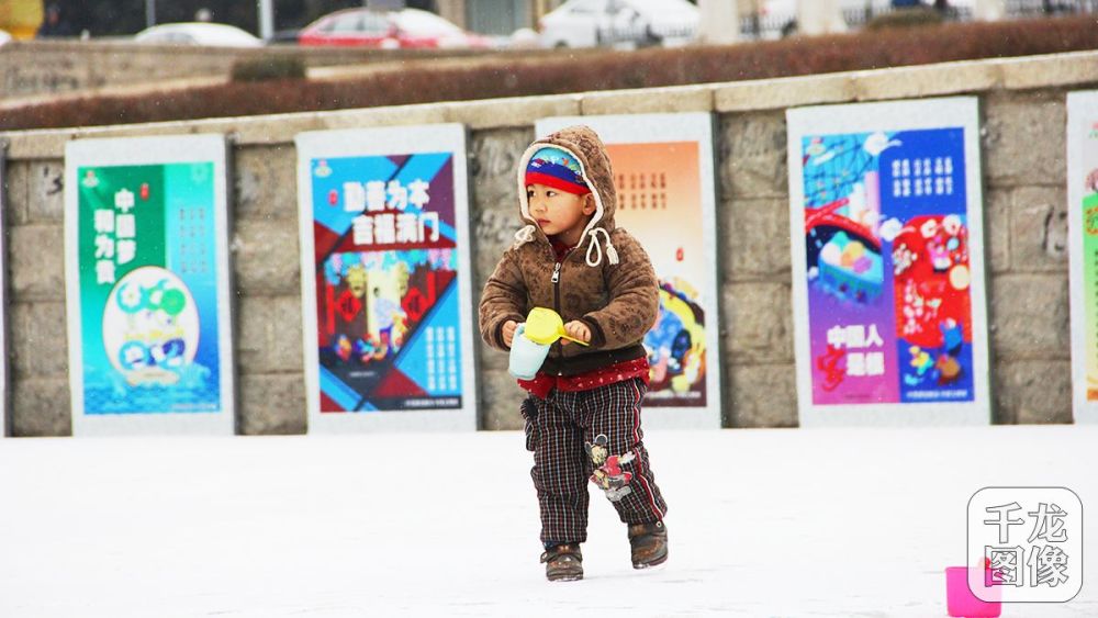 北京迎来2017年首场春雪 美翻你的朋友圈(图)