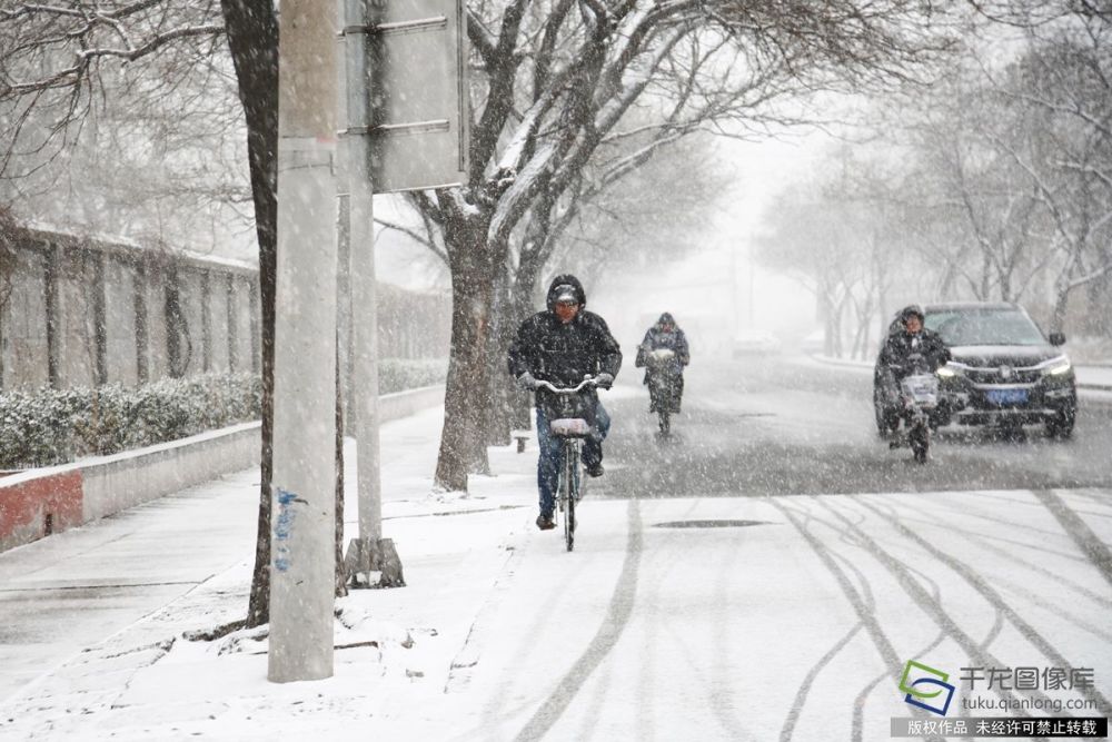 北京迎来2017年首场春雪 美翻你的朋友圈(图)