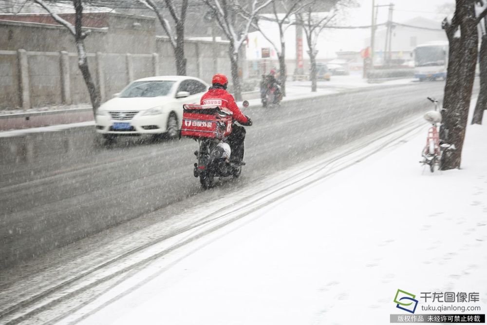 北京迎来2017年首场春雪 美翻你的朋友圈(图)