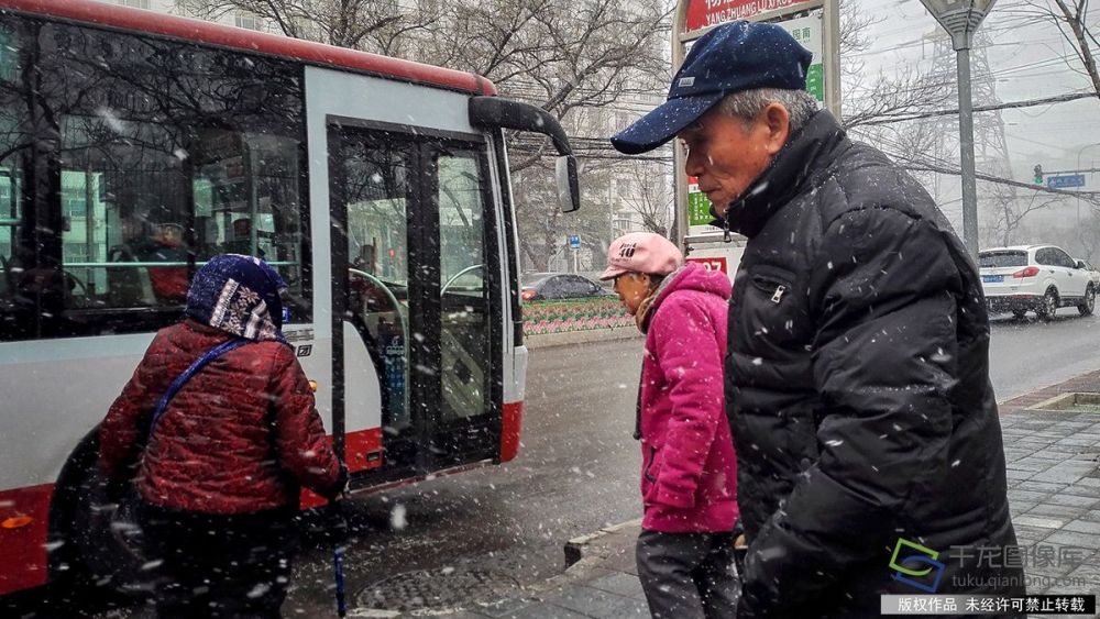 北京迎来2017年首场春雪 美翻你的朋友圈(图)