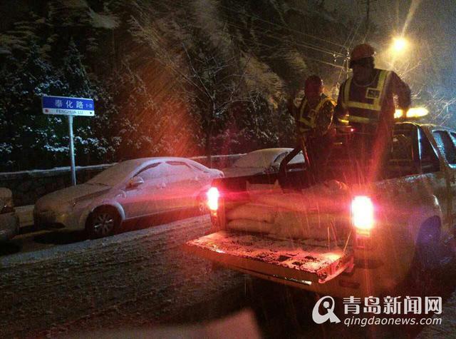 下雪啦!青岛迎风花雪夜 今天路上开慢点