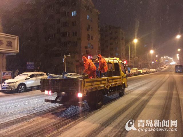 下雪啦!青岛迎风花雪夜 今天路上开慢点