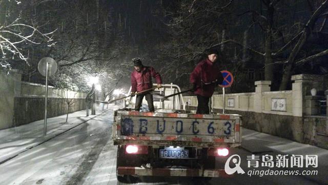 下雪啦!青岛迎风花雪夜 今天路上开慢点